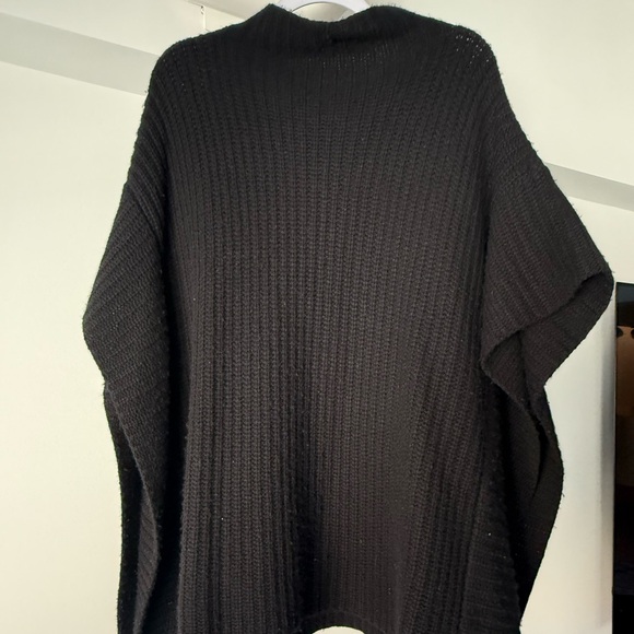 Henri Bendel knit poncho - Picture 2 of 6